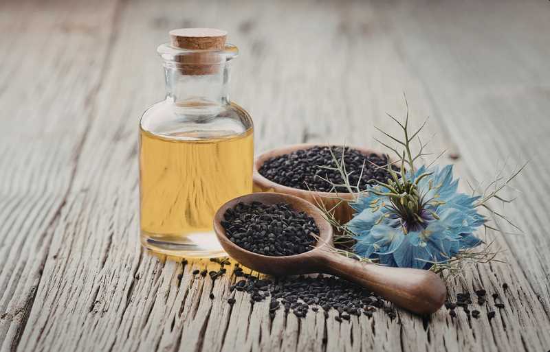 Storie sull'olio di semi neri racchiuse in una minuscola boccetta
